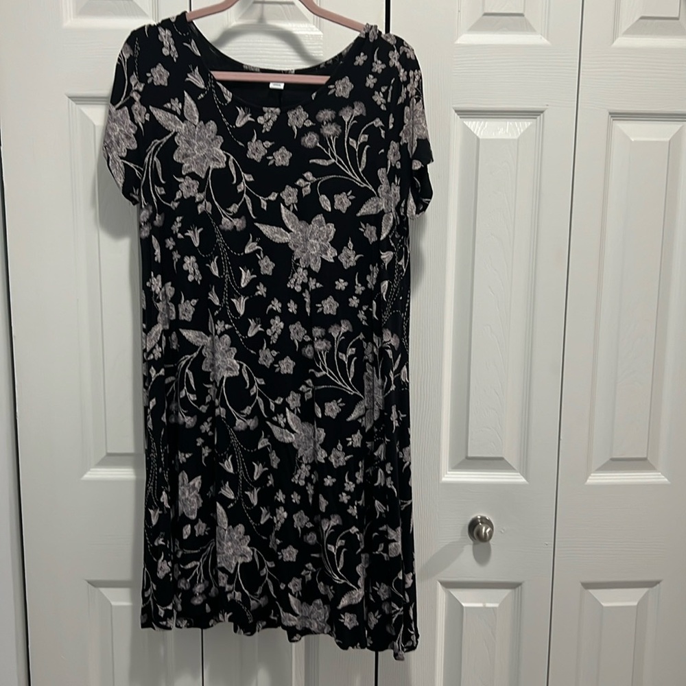 Old Navy black and white floral swing dress L $10 stretchy soft comfy fabric